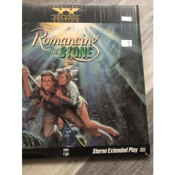 Romancing The Stone LASERDISC 1984 Michael Douglas Kathleen Turner  Widescreen - Picture 3 of 6